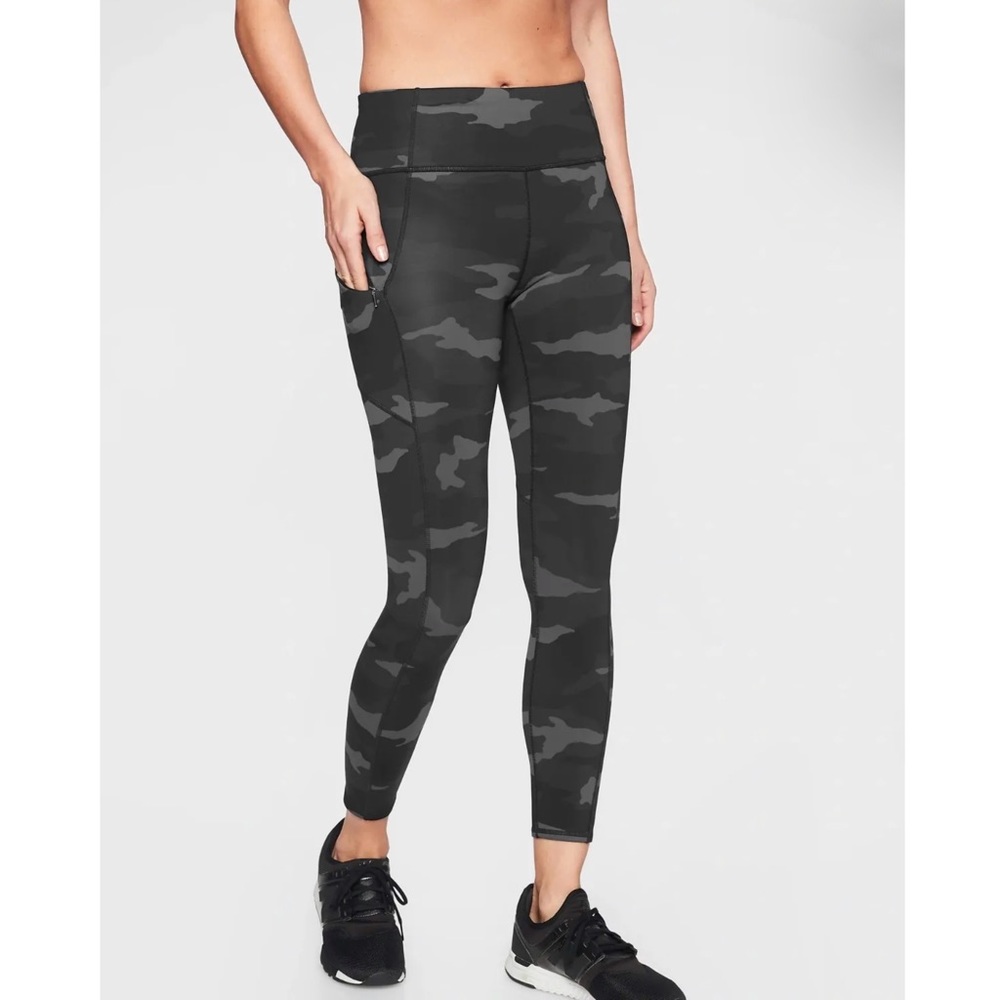 Athleta Camo Contender 7/8 Tight Woman’s Size XS Black & Grey Zip Pockets
